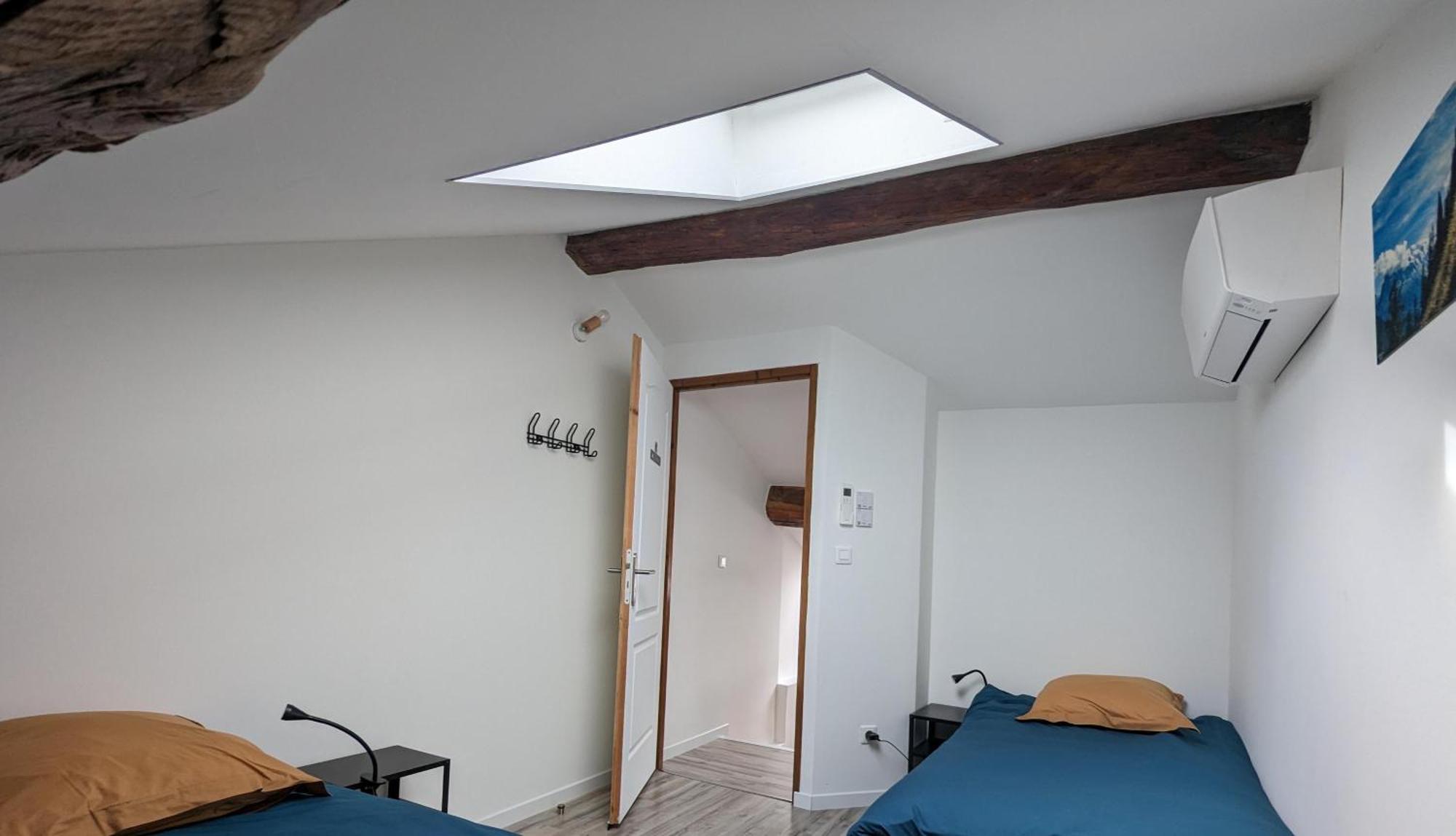 Le Cinoche, Cocon Sous Les Toits Apartment Понт-де-Во Екстериор снимка
